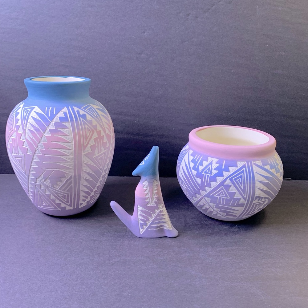 VI’m Brahe Navajo Vases with Matching Dog